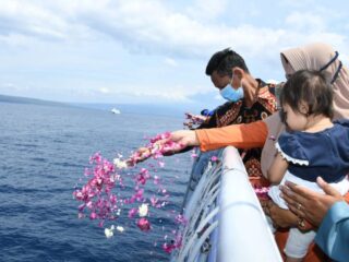 UNESA Berikan Beasiswa Anak ABK Kapal Nanggala 402