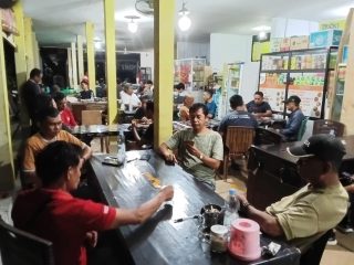 Liga Mini Domino di Warkop Tuan Guru